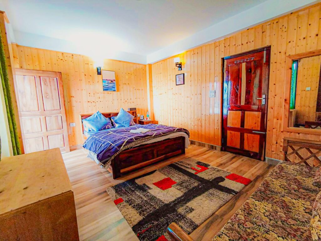 Ratna Aditya Homestay,Charkhole